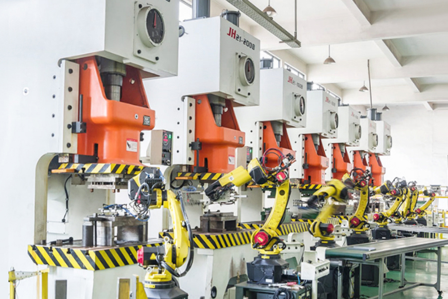  Robotic Processing Workstations for Product Enclosures